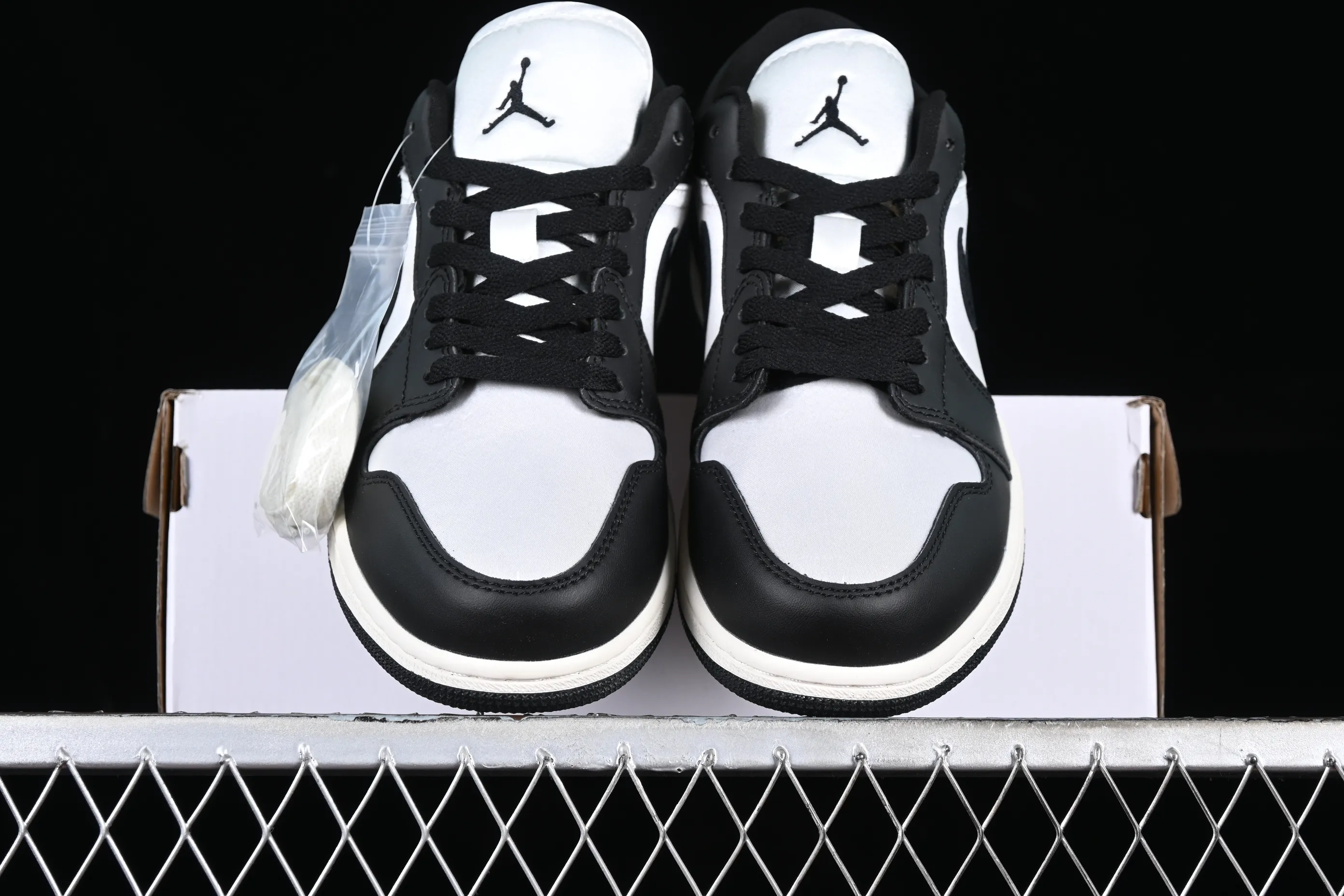 All categories Air Jordan Jordan series basketball shoes Air Jordan 1 Low Z version Air Jordan 1 Low "Vintage Panda" AJ1 Joe 1 silk black and white panda low-top basketball shoes FB9893-101